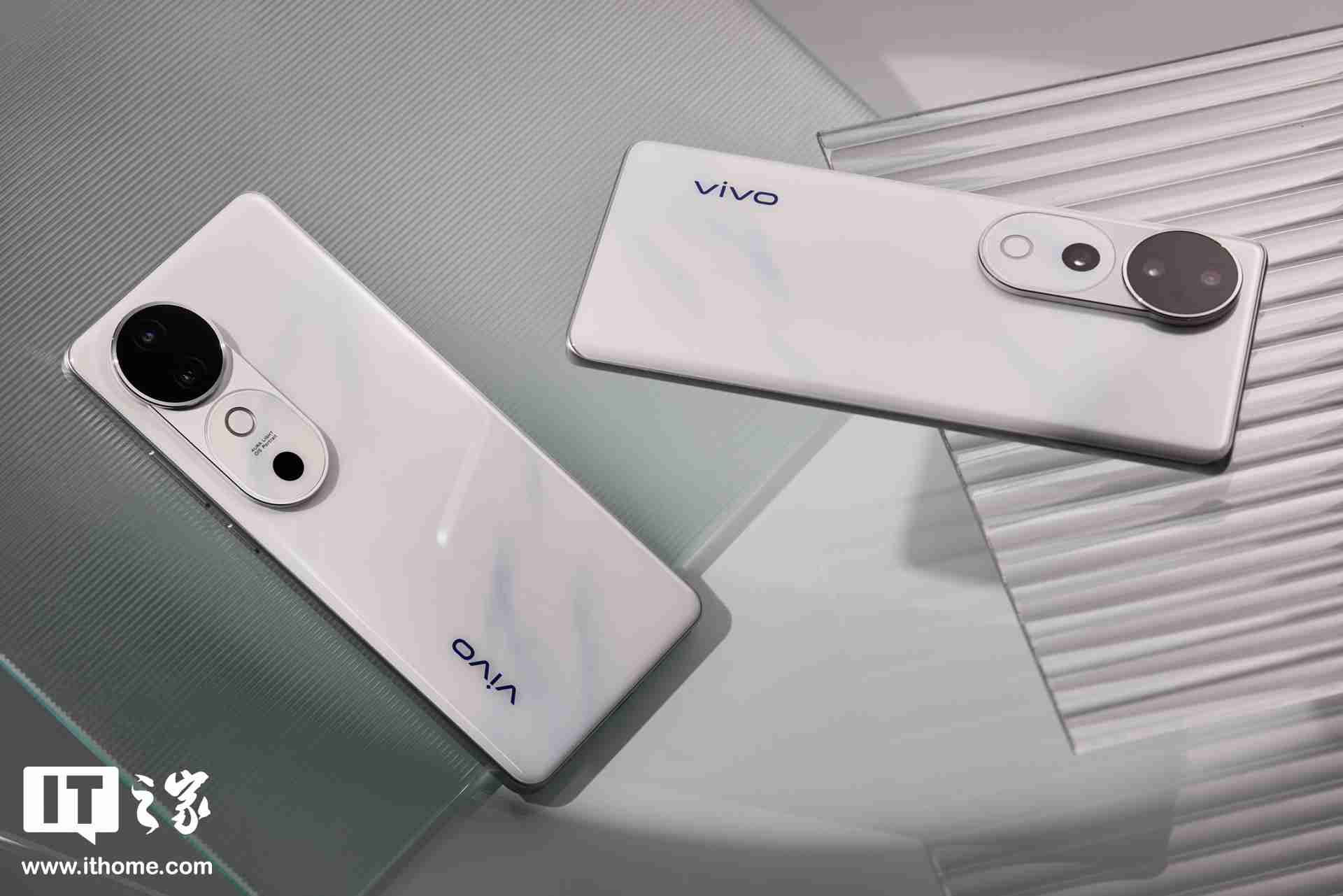vivo S20系列手机官网开启预约:竖直排列镜头模组设计、有望配备环形闪光灯