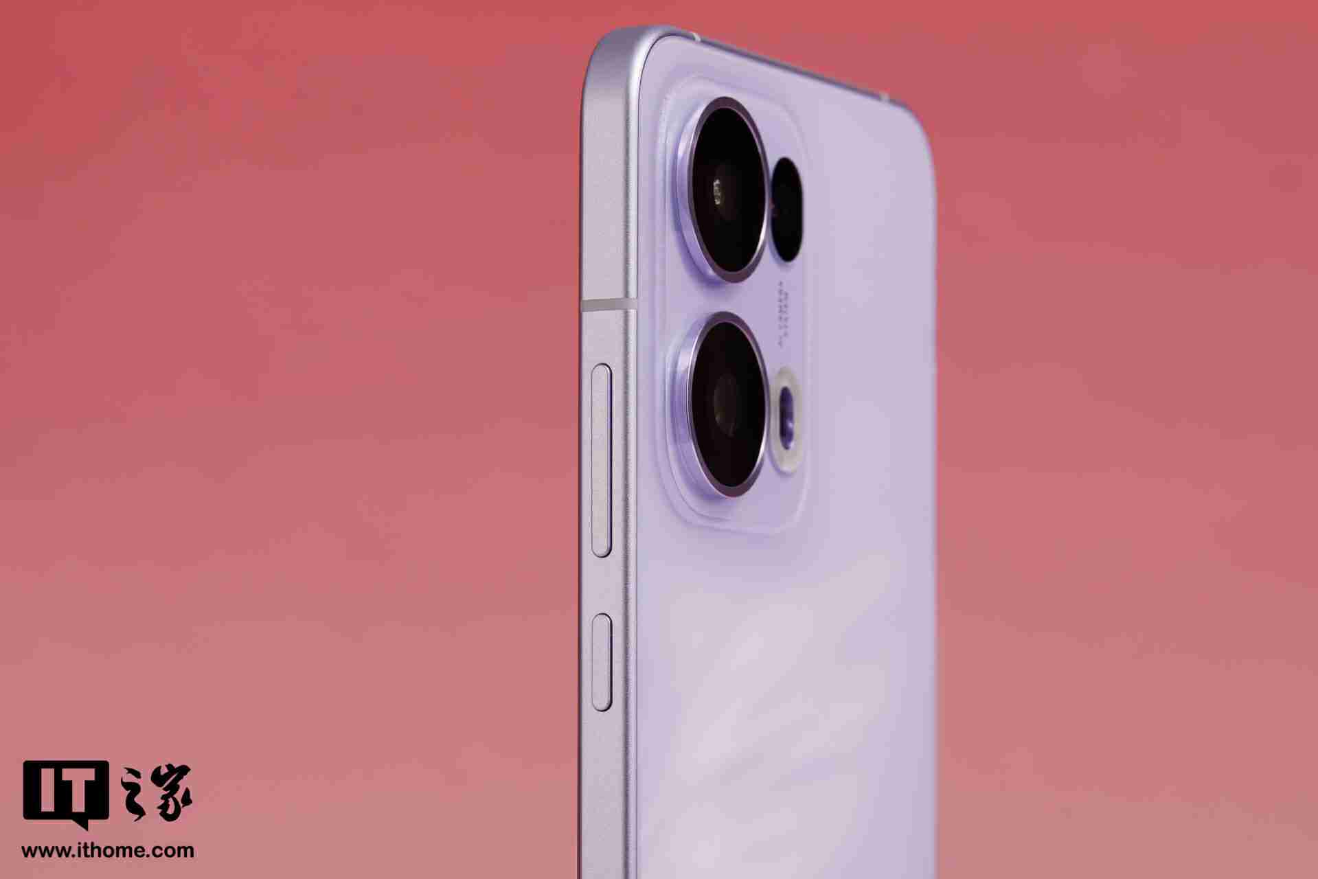 OPPO Reno13 系列实拍图赏：四曲柔边小直屏，“超美小 OPhone”