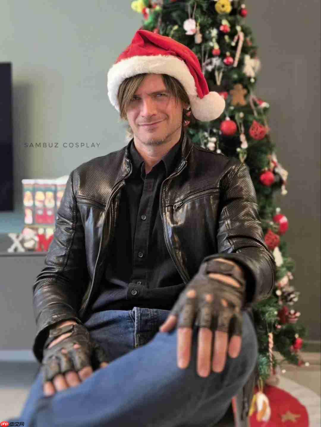 皮衣配圣诞帽！意大利Coser演绎《鬼泣5》圣诞但丁