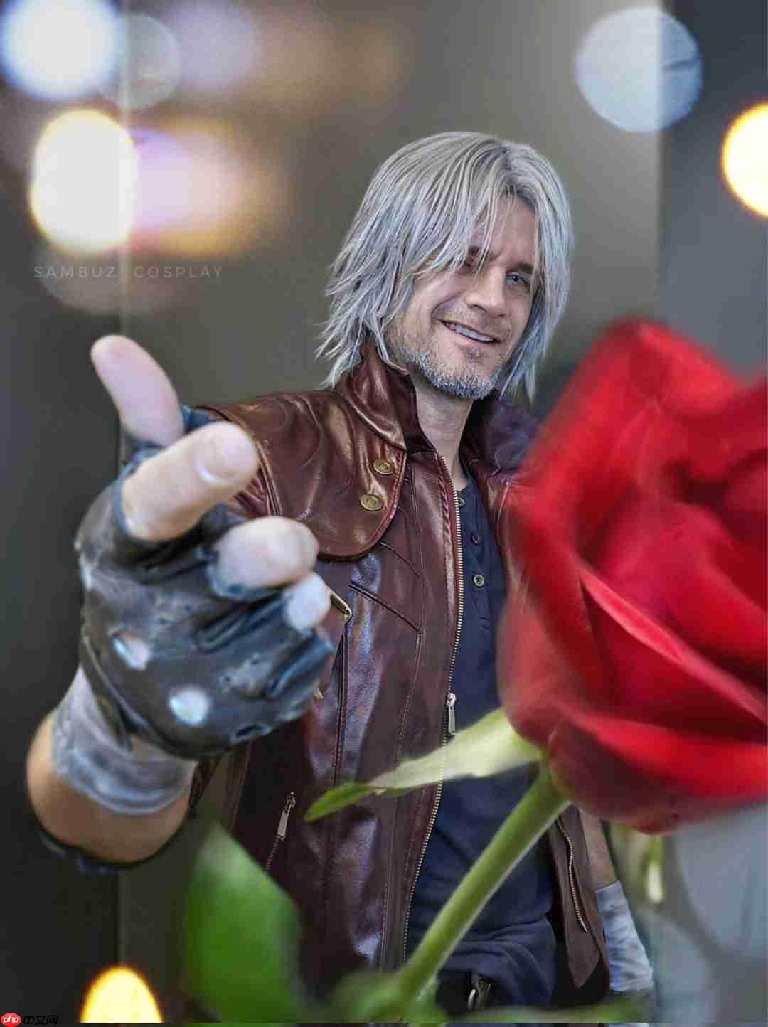 皮衣配圣诞帽！意大利Coser演绎《鬼泣5》圣诞但丁