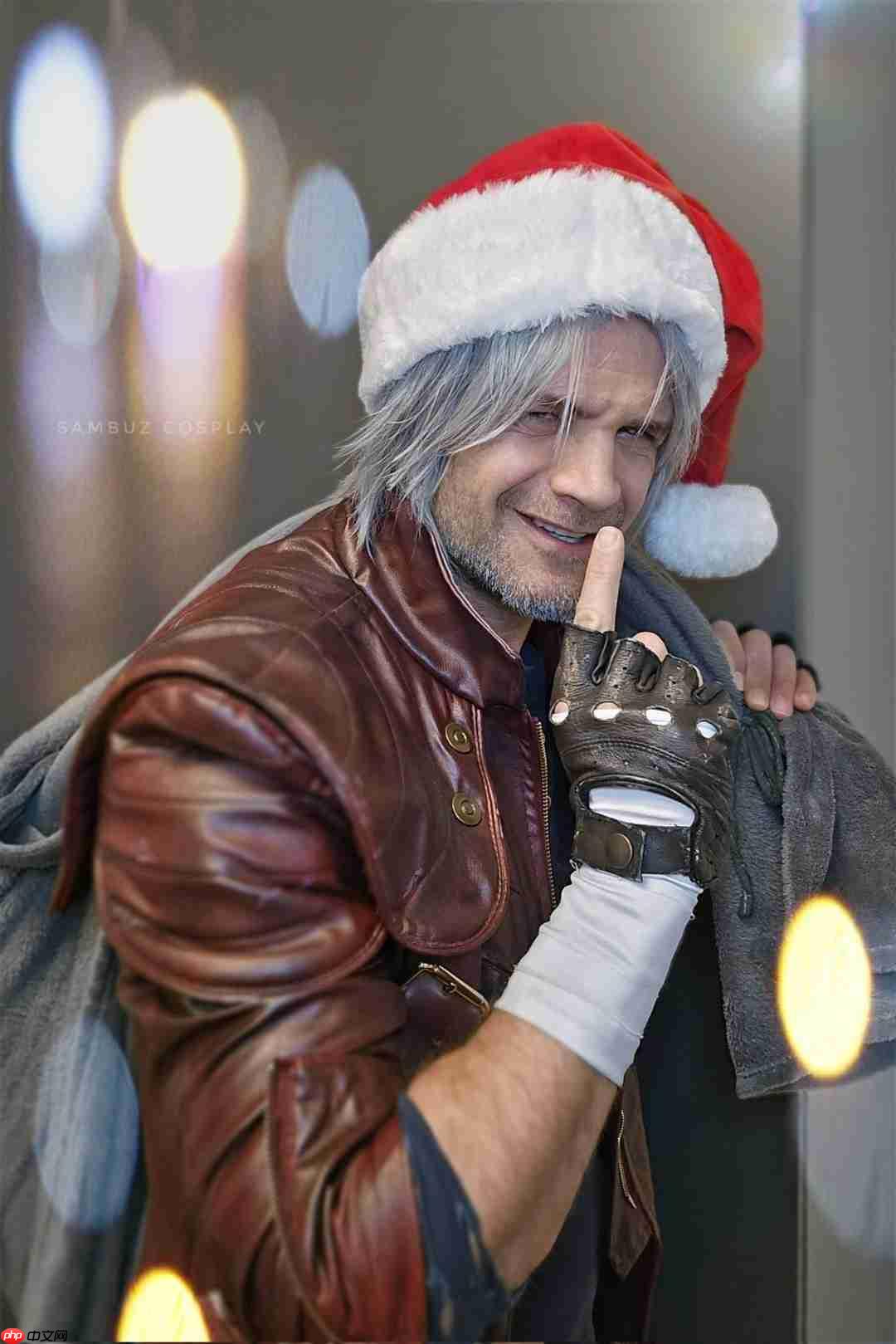 皮衣配圣诞帽！意大利Coser演绎《鬼泣5》圣诞但丁