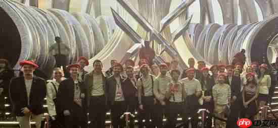 全公司都来了?《光与影:33号远征队》工作室晒集体大合照!