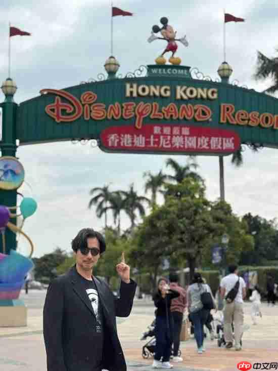 迪士尼公布《死亡搁浅》动画后 岛哥哥畅游香港迪士尼