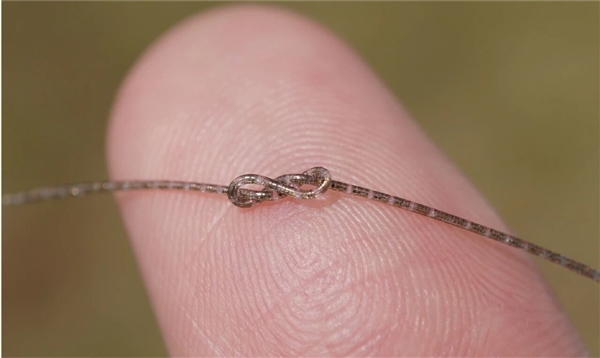 复旦团队重大突破 世界首款纤维芯片问世：大规模集成电路 卡车碾压也不怕