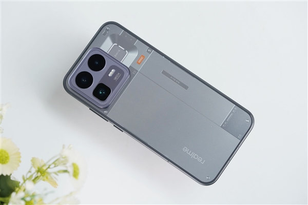 透明RGB光环 辨识度拉满！真我Neo8图赏