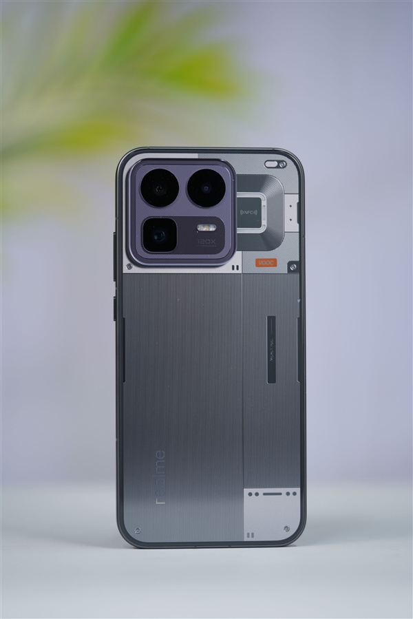 透明RGB光环 辨识度拉满！真我Neo8图赏