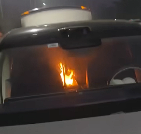 尊界S800起火事件当事人发声:防风火机被挤压后持续燃烧10分钟