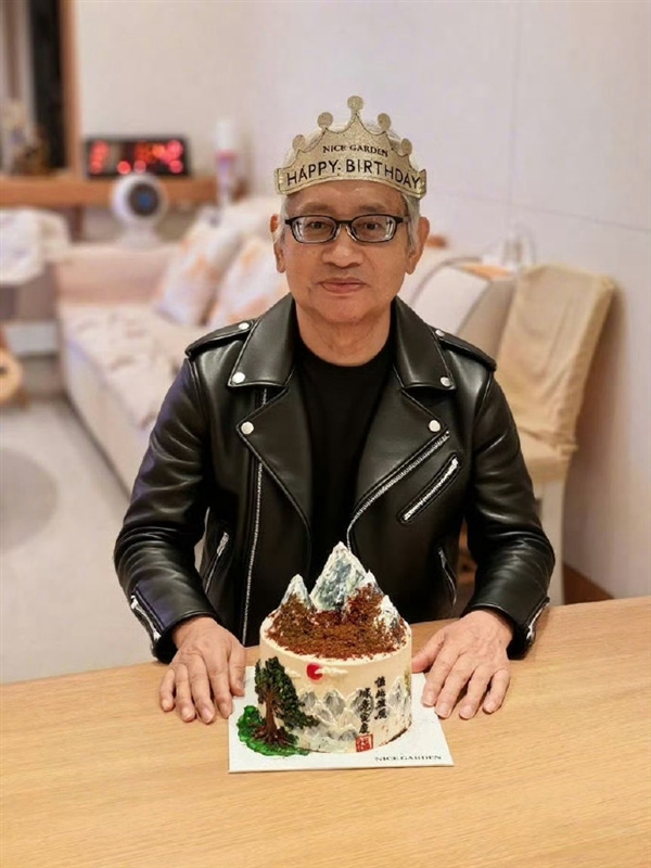 老爸撞脸黄仁勋 韩路:知道我为啥显卡多了吧