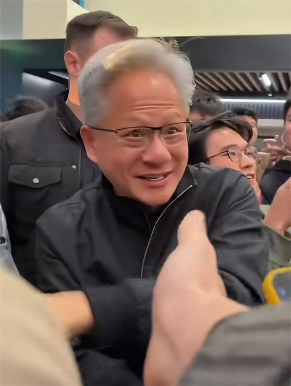 黄仁勋现身上海北京:一路吃、喝、逛、买