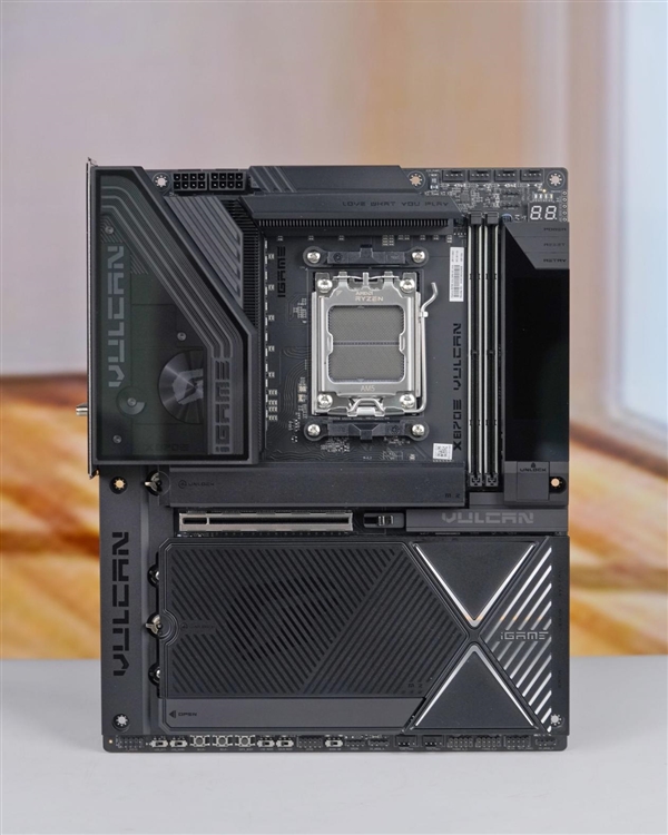 刷新超频记录!七彩虹iGame X870E Vulcan OC V14图赏