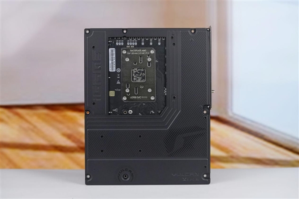 刷新超频记录!七彩虹iGame X870E Vulcan OC V14图赏