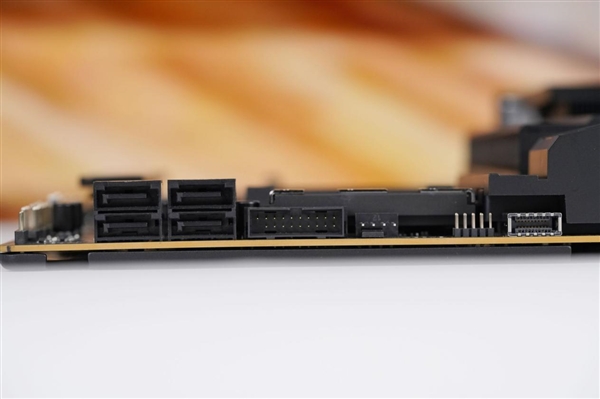 刷新超频记录!七彩虹iGame X870E Vulcan OC V14图赏