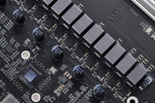 刷新超频记录!七彩虹iGame X870E Vulcan OC V14图赏