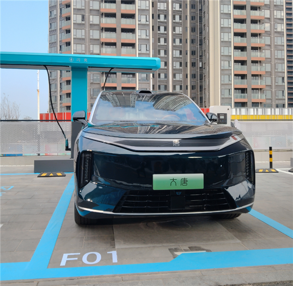 比亚迪大唐无伪实车曝光:车长超5米 零百加速4.9秒