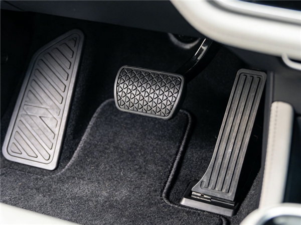 驾驶证逾期未换出车祸 保险公司能拒赔吗 法院判了