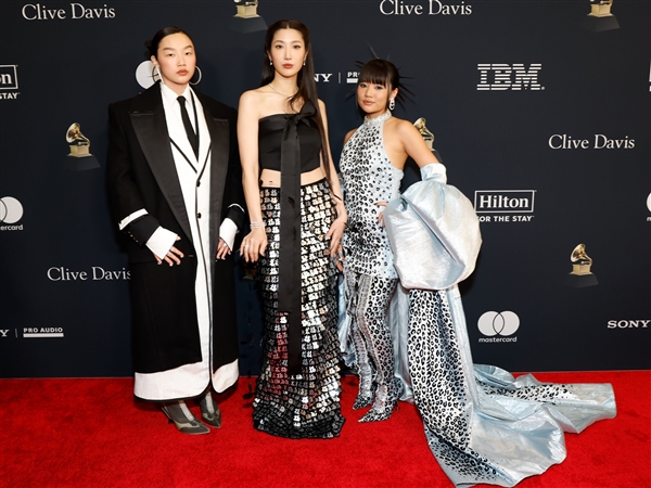 猎魔女团斩获格莱美奖