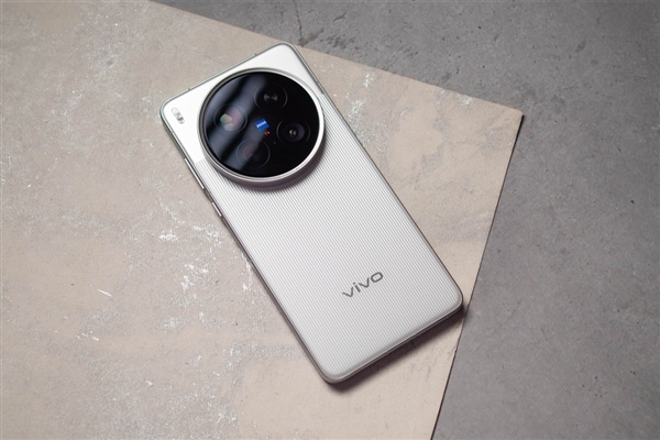 影像灭霸归来 vivo X300 Ultra入网:首发蔡司双2亿组合