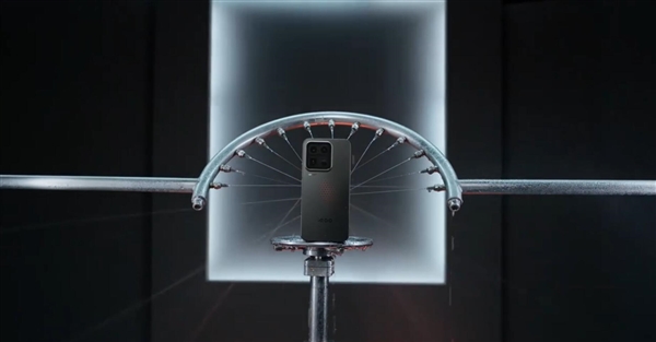 性能最强的安卓手机!iQOO 15 Ultra跑分突破451万:史上最高分