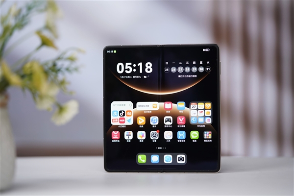 双折叠巅峰之作！华为Mate X7典藏版图赏