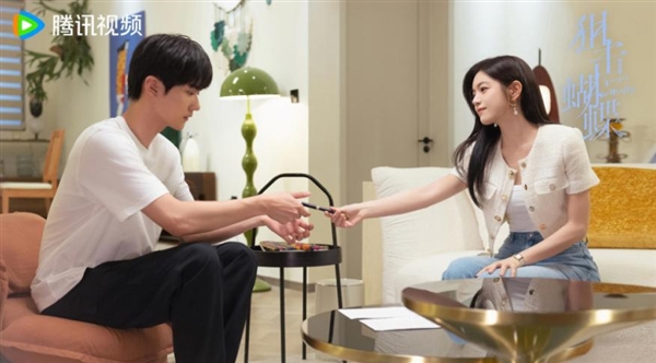 仅凭一部剧又火了！陈妍希获微博2025年度闪耀演员