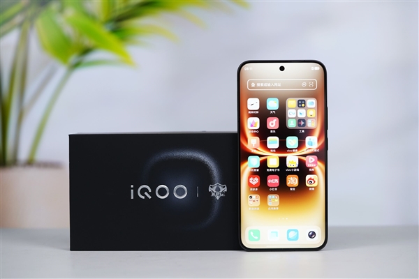 451万分最强旗舰手机！iQOO 15 Ultra图赏