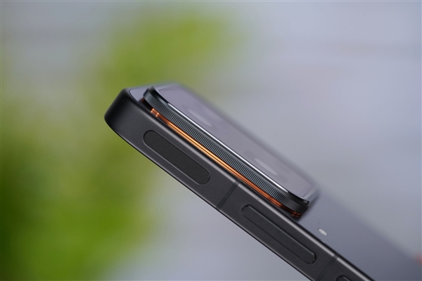 451万分最强旗舰手机！iQOO 15 Ultra图赏